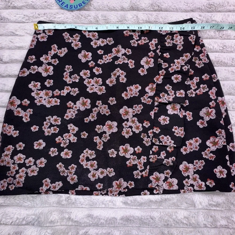 Express Size 8 Mini Ruffle Lined All Over Embroidered Cherry Blossom‎ Skirt